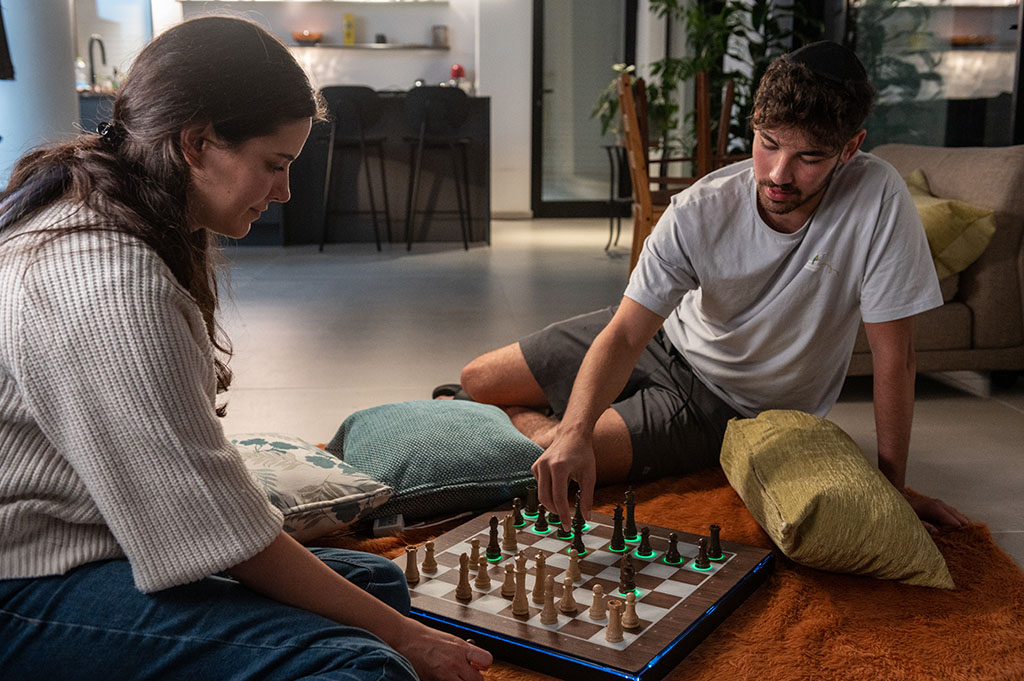 couple playing GoChess