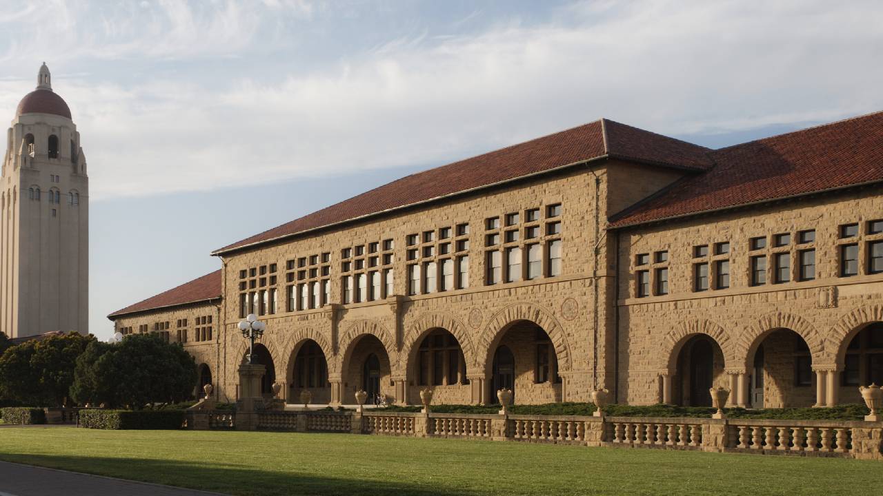 Stanford University is a private research university in Stanford, California. 